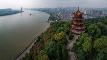 五一小長假首日：世界各地游客齊聚重慶，體驗(yàn)魁星樓、李子壩的獨(dú)特魅力與美食文化