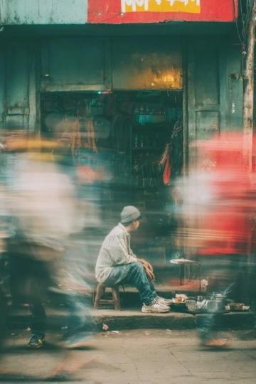 南寧地攤經濟泛濫:商販占領主干道引發交通危機與社會思考