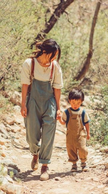 在異鄉(xiāng)的溫暖：一位平凡女子的不凡生活與堅韌母愛