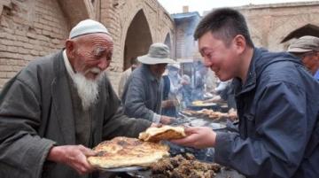 新疆布爾津河堤夜市：探尋額河狗魚美食之旅