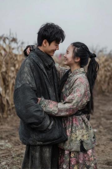 河南商丘一對(duì)夫婦在豬圈舉辦了創(chuàng)意婚禮