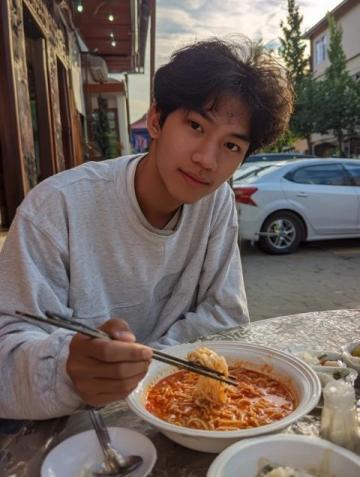 晚飯后深圳女婿帶我去淡水蔣鍋小龍蝦嘗鮮體驗