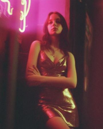 當城市霓虹模糊了星辰，我在北緯22°的云霧深處。