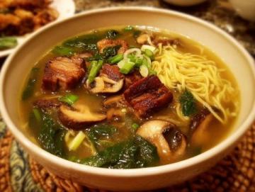 蔥油燜雞一碗家的味道，藏著多少溫暖與堅持？