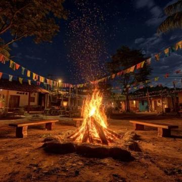 海南旅行印象：疍家漁村與黎族篝火晚會的溫情瞬間