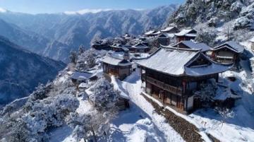 白山市：位于吉林東南部長白山區