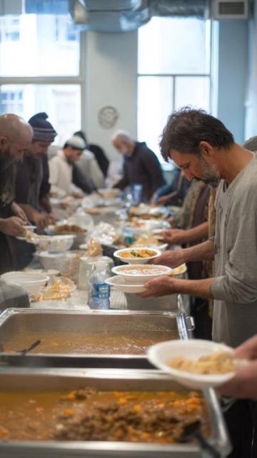 實況照片：廠區食堂里的溫暖早餐時光