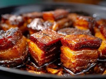 一碗泛著油光的扣肉，裹著千萬人的煙火味