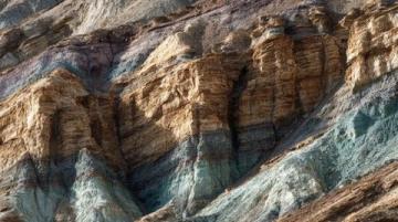 古老地層中的火山巖漿與沉積巖：巖石分類解析及應用技巧