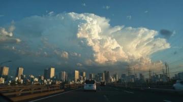 昨天是十一假期的第三天，天氣不錯，趁著高速不收費