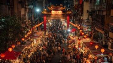 春節期間，漫步古風燈籠夜市，盡享閑適時光