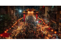 春節期間，漫步古風燈籠夜市，盡享閑適時光