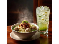 一碗牛肉面，一個南瓜餅。