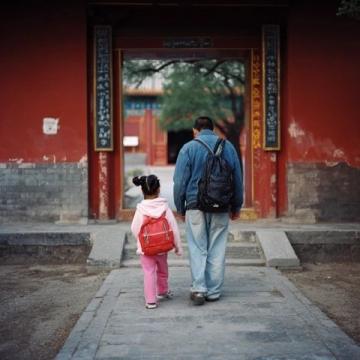 今天下午，館長爬八達嶺長城，到景區后被文創商店門口廣告語不吃，不吃是遺憾洗腦