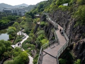 蕪湖火車站觀景窗外的山景來自這里