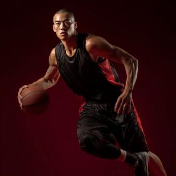 張鎮(zhèn)麟再次轉會，一度引起國內(nèi)籃球界的巨大震動。