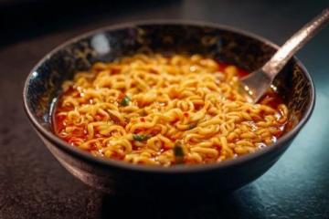 重慶街頭記憶：那一碗征服味蕾的酸辣粉