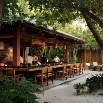 三亞海棠灣特色餐飲探索：攬月匠心餐廳美食之旅