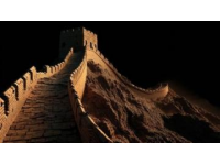 今天下午，館長爬八達嶺長城，到景區后被文創商店門口廣告語不吃，不吃是遺憾洗腦