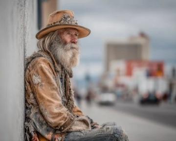 我,七十歲退休老頭,曾獨闖美國墨西哥,住過流浪漢旅館