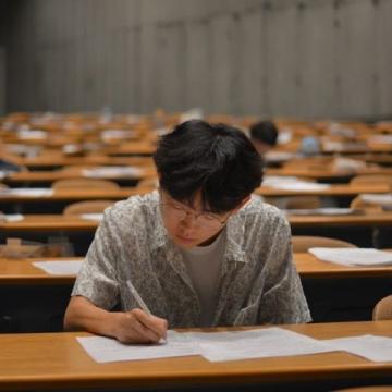 成人高考是在職人士提升自身學歷層次的重要途徑，也是實現人生理想的一條捷徑