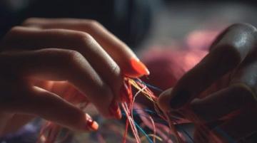 善良積累下的無(wú)形線：每個(gè)人都是自己福報(bào)的編織者