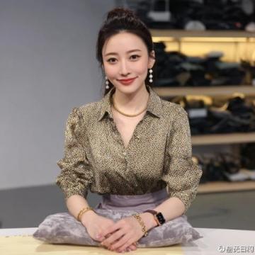 鵬鵬直播間淚目片段走紅網(wǎng)絡(luò)，山河閱節(jié)目創(chuàng)新引熱議