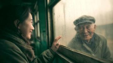 濟(jì)南暖心瞬間：老人錯(cuò)失末班車(chē)后的愛(ài)與關(guān)懷，全城接力傳遞溫度