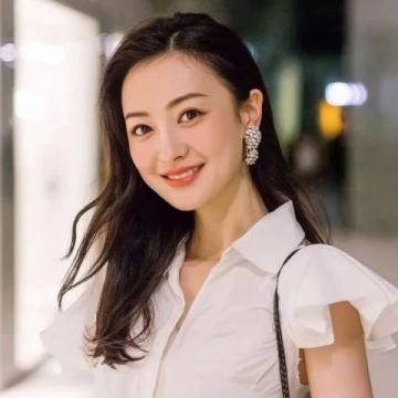 鵬鵬直播間淚目片段走紅網(wǎng)絡(luò)，山河閱節(jié)目創(chuàng)新引熱議