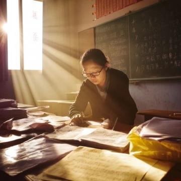 三十年教齡語文老師震驚：半數學生考不及格試卷卻異常簡單