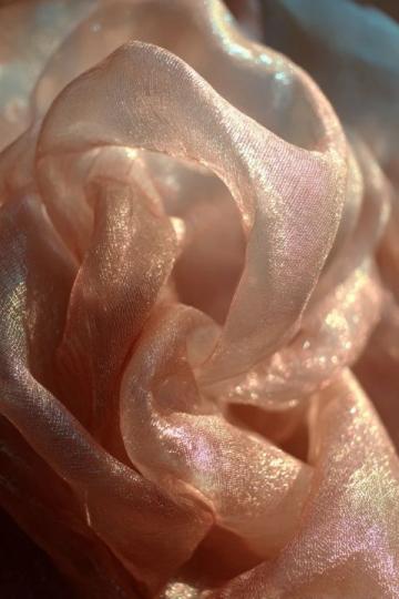 牡羊座幸運色與禁忌穿搭指南：年度彩運提升運勢