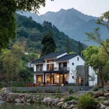 抖音爆款口播文案｜2天2夜5000元玩！萬泉湖住湖心木屋·泡私湯·人均5000