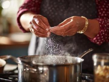 廚房安全警示：4個看似日常卻極度危險的習慣及防范建議