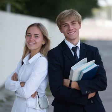 高中生和中專生的比較