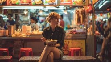 這個女孩吃過的最好吃的不是高檔菜，而是街頭小吃帶來的父愛。