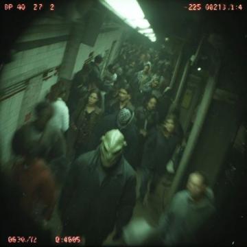 追地鐵追到眼前發黑,卻舍不得花3塊錢買瓶水,這畫面一出來,誰不心里咯噔一下?