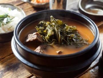 陜西羊肉泡饃之所以好吃，不僅是因為它的口感豐富，而且它的味道也極其出色。