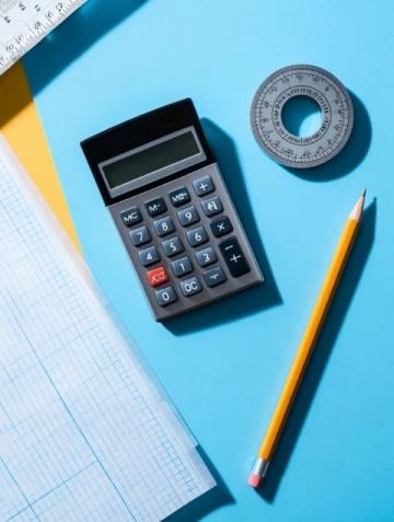 高中數(shù)學(xué)知識(shí)點(diǎn)詳解：二面角與內(nèi)切球計(jì)算技巧