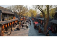 聽說陽泉周邊又多了一個好玩的地方，周末湊個熱鬧，到網紅打卡地—昔陽紅旗一條街逛了